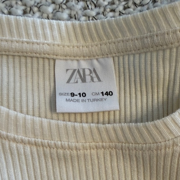 Zara Off-White Ribbed Top with Ruffle Detail - Picture 2 of 3